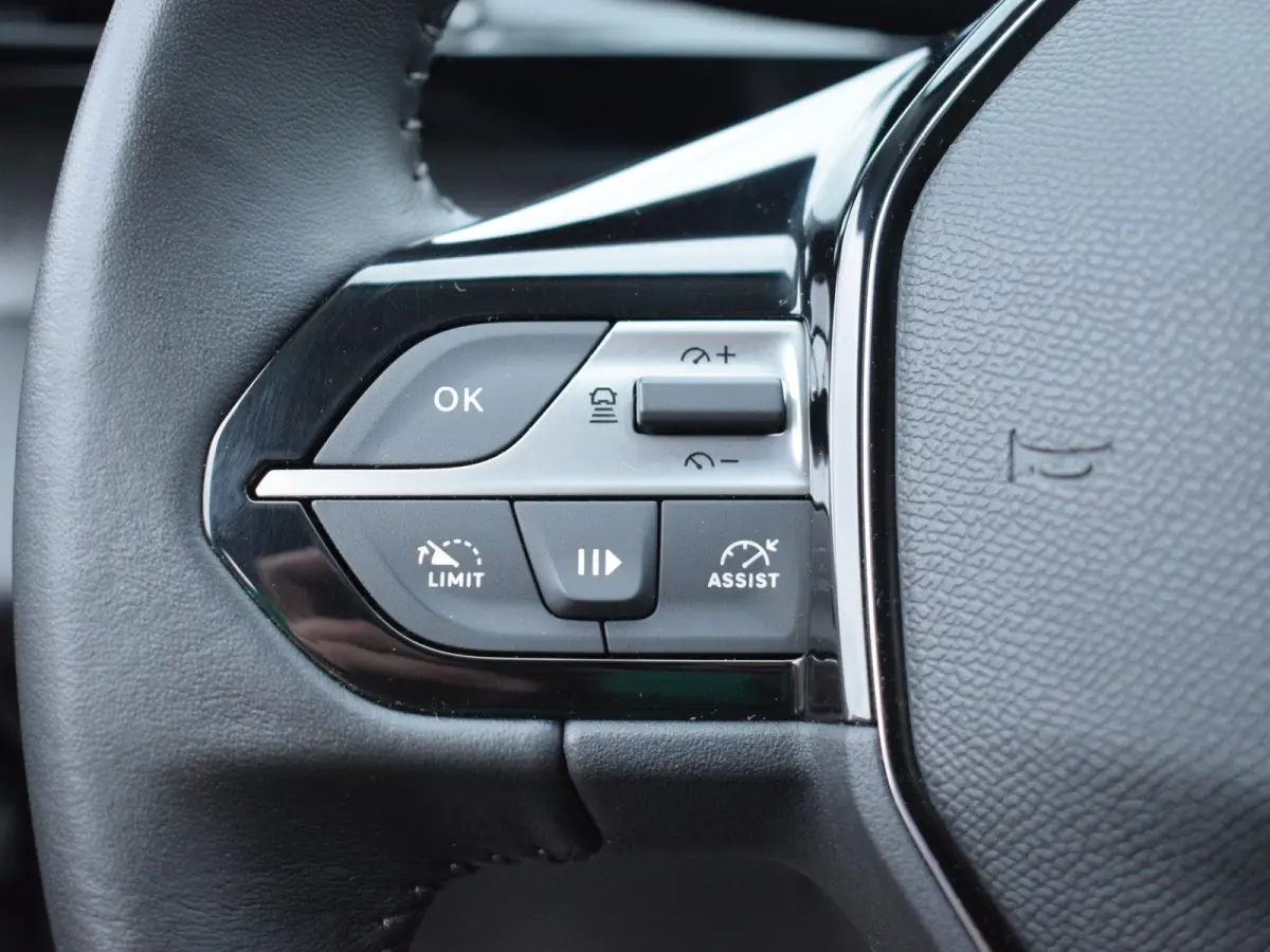 1.5 BlueHDi Allure Pack Business | 130 PK | NAVI | PARKEERSENSOREN MET CAMERA | CRUISE CONTROL | 34.580 KM