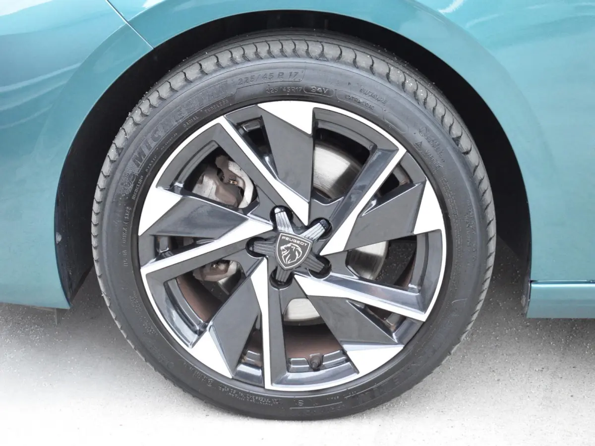 1.5 BlueHDi Allure Pack Business | 130 PK | NAVI | PARKEERSENSOREN MET CAMERA | CRUISE CONTROL | 34.580 KM