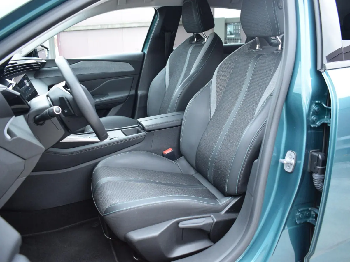 1.5 BlueHDi Allure Pack Business | 130 PK | NAVI | PARKEERSENSOREN MET CAMERA | CRUISE CONTROL | 34.580 KM