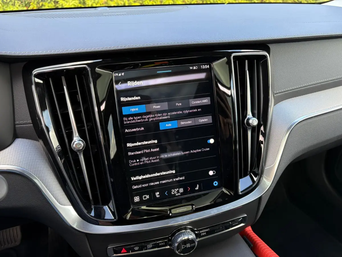 T8 Plug-in hybrid AWD Ultra Dark | Trekhaak | Panoramadak | Stoel + stuurverwarming | Harman/Kardon |