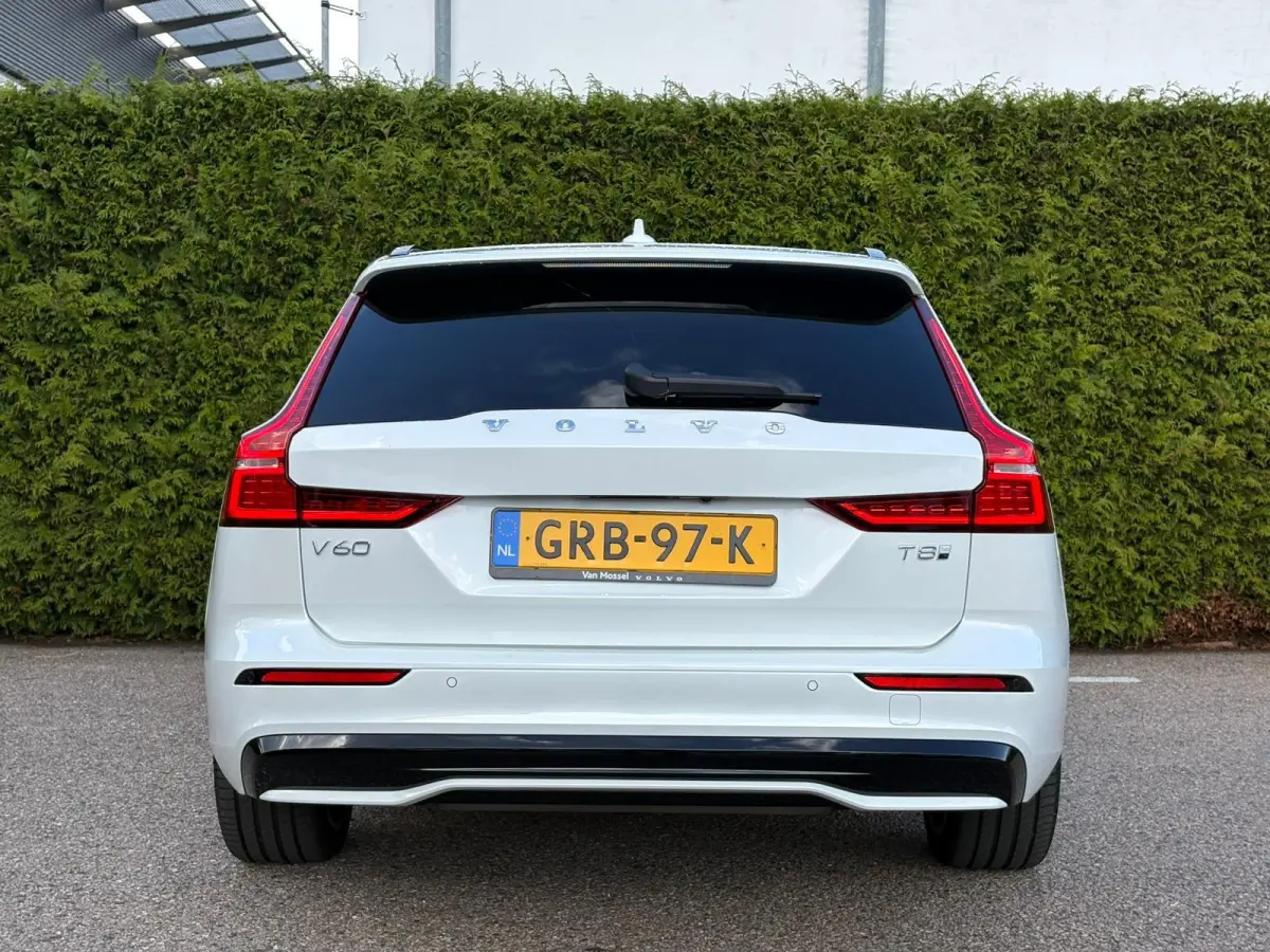 T8 Plug-in hybrid AWD Ultra Dark | Trekhaak | Panoramadak | Stoel + stuurverwarming | Harman/Kardon |