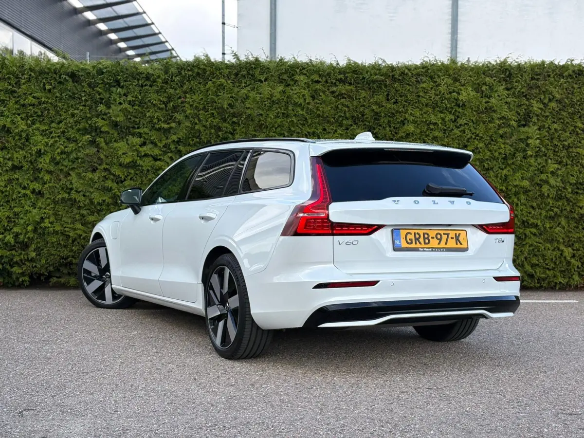T8 Plug-in hybrid AWD Ultra Dark | Trekhaak | Panoramadak | Stoel + stuurverwarming | Harman/Kardon |