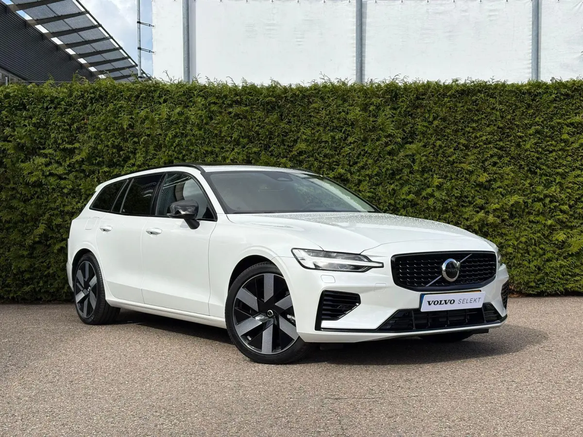 T8 Plug-in hybrid AWD Ultra Dark | Trekhaak | Panoramadak | Stoel + stuurverwarming | Harman/Kardon |