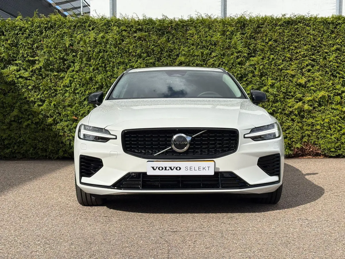 T8 Plug-in hybrid AWD Ultra Dark | Trekhaak | Panoramadak | Stoel + stuurverwarming | Harman/Kardon |