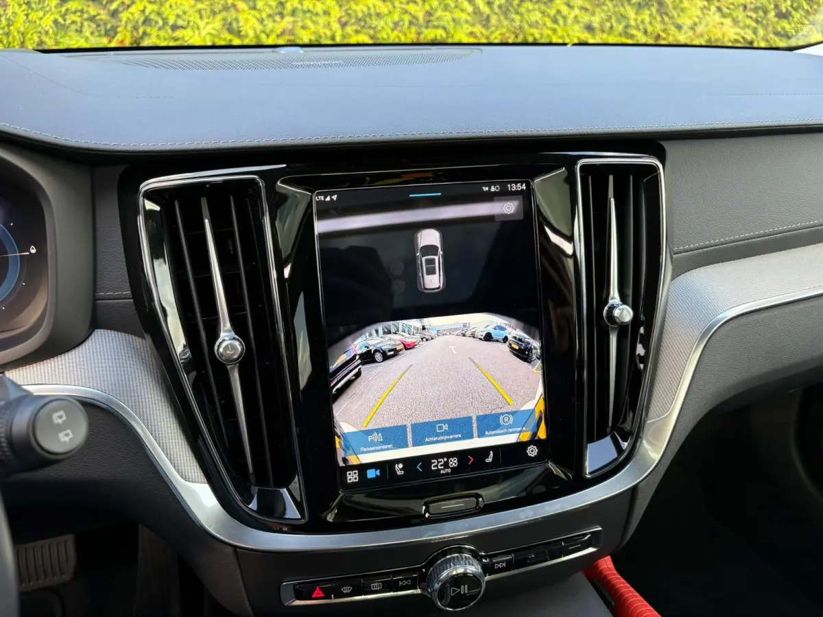 T8 Plug-in hybrid AWD Ultra Dark | Trekhaak | Panoramadak | Stoel + stuurverwarming | Harman/Kardon |