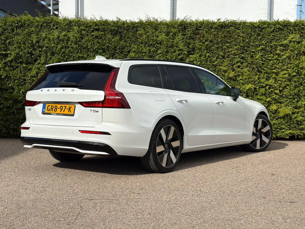 T8 Plug-in hybrid AWD Ultra Dark | Trekhaak | Panoramadak | Stoel + stuurverwarming | Harman/Kardon |