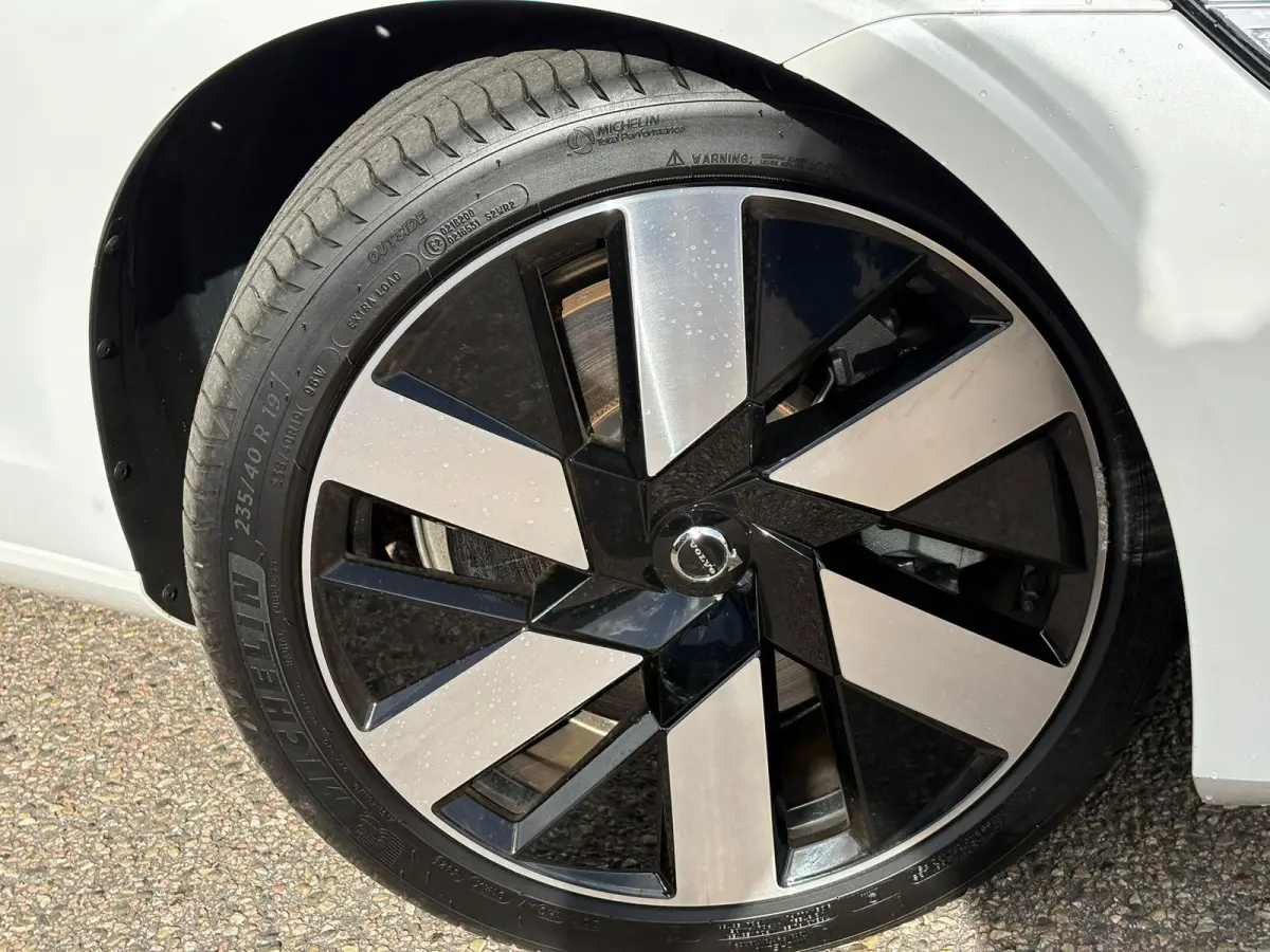 T8 Plug-in hybrid AWD Ultra Dark | Trekhaak | Panoramadak | Stoel + stuurverwarming | Harman/Kardon |