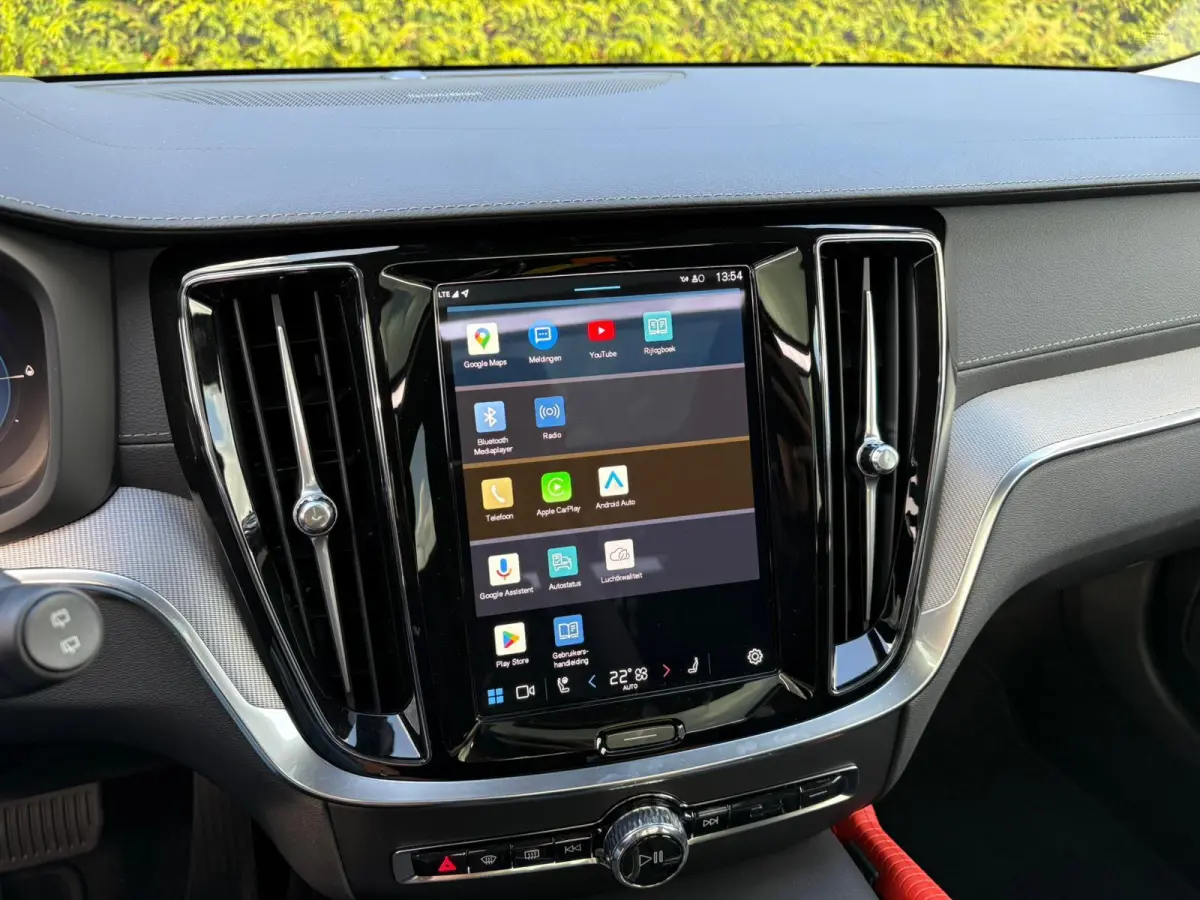 T8 Plug-in hybrid AWD Ultra Dark | Trekhaak | Panoramadak | Stoel + stuurverwarming | Harman/Kardon |