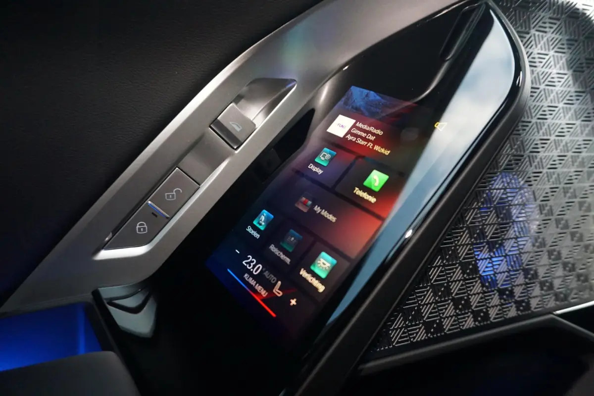Sedan 750e xDrive Executive Drive Pro | M Sportpakket Pro | Sky Lounge | Connoisseur Pack | Bowers & Wilkins |