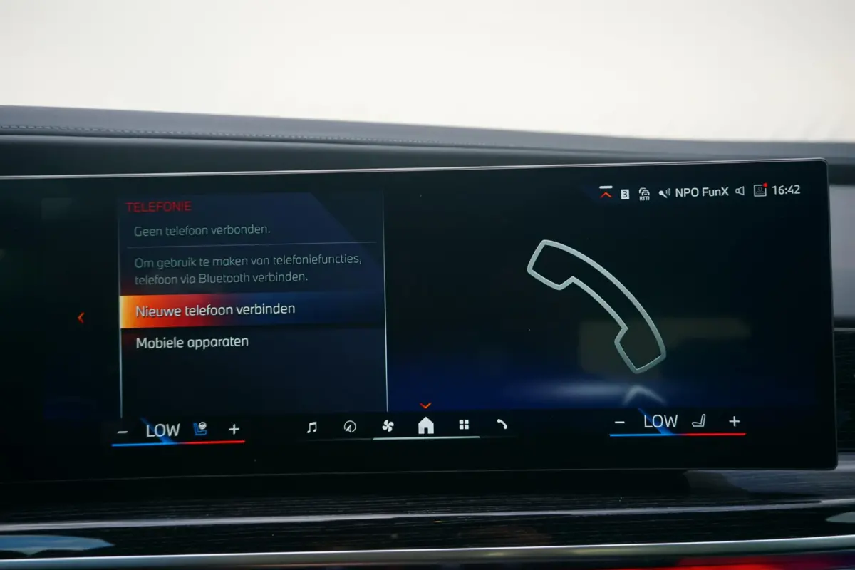 Sedan 750e xDrive Executive Drive Pro | M Sportpakket Pro | Sky Lounge | Connoisseur Pack | Bowers & Wilkins |