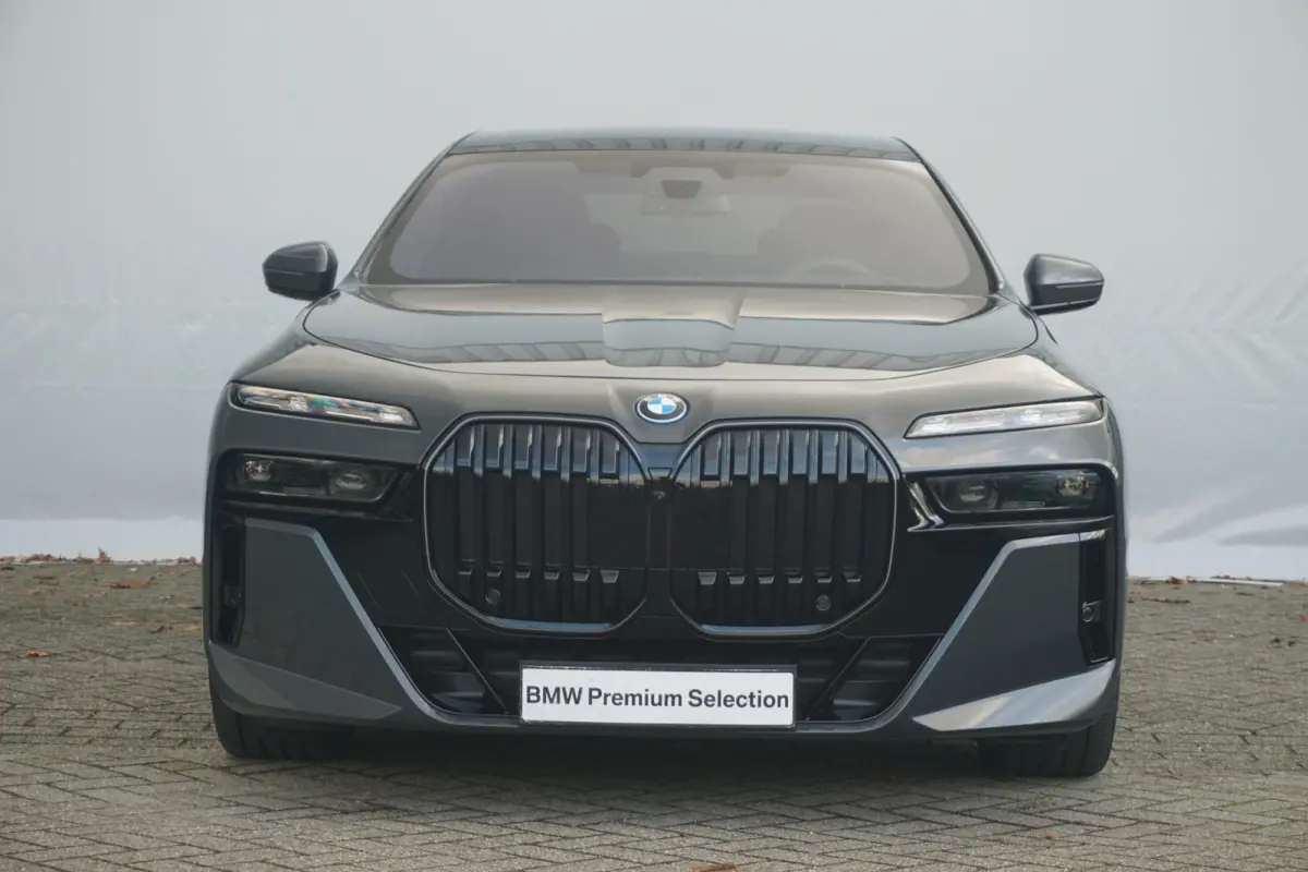 Sedan 750e xDrive Executive Drive Pro | M Sportpakket Pro | Sky Lounge | Connoisseur Pack | Bowers & Wilkins |