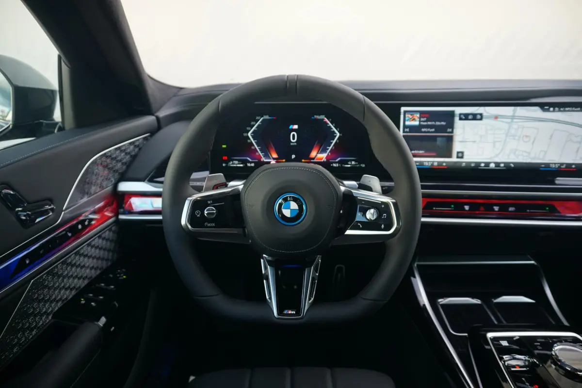 Sedan 750e xDrive Executive Drive Pro | M Sportpakket Pro | Sky Lounge | Connoisseur Pack | Bowers & Wilkins |