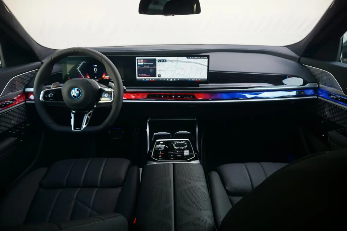 Sedan 750e xDrive Executive Drive Pro | M Sportpakket Pro | Sky Lounge | Connoisseur Pack | Bowers & Wilkins |
