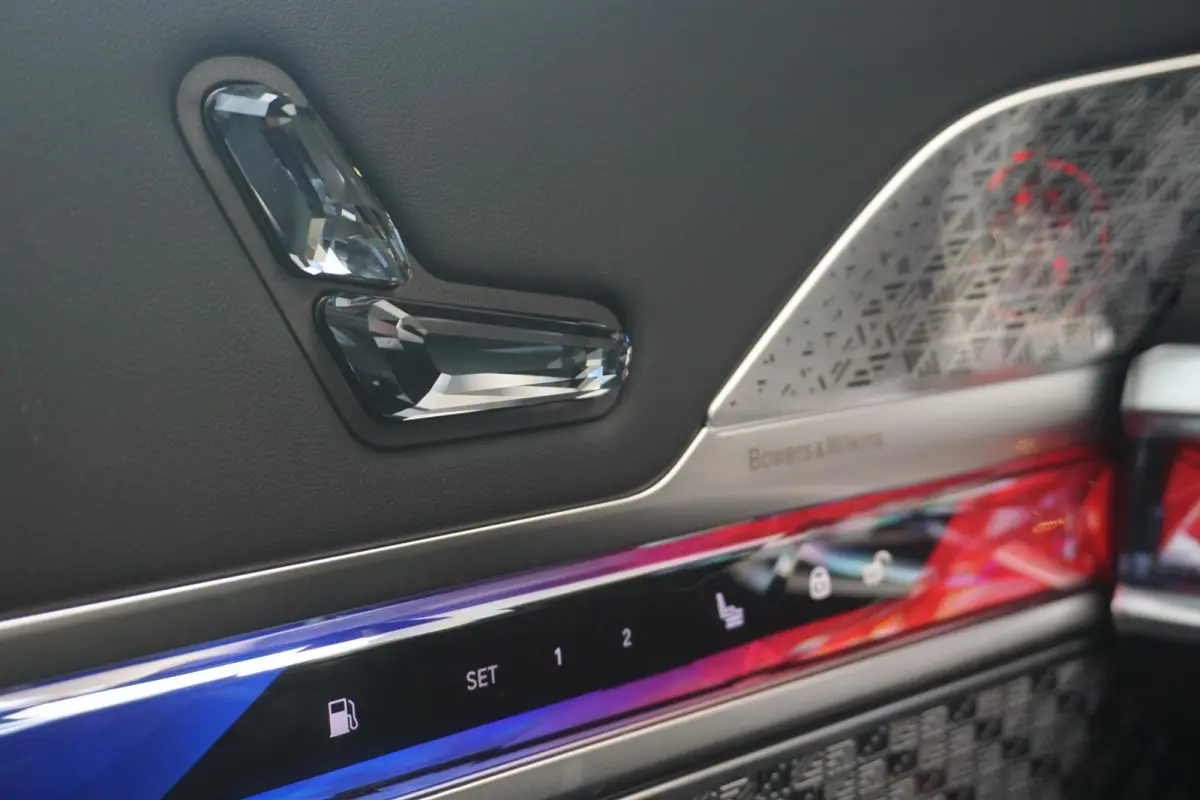 Sedan 750e xDrive Executive Drive Pro | M Sportpakket Pro | Sky Lounge | Connoisseur Pack | Bowers & Wilkins |