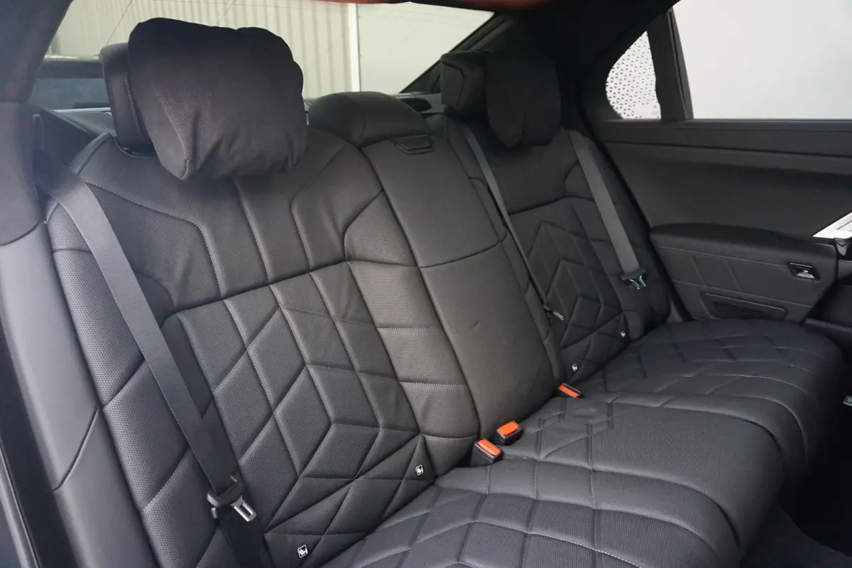 Sedan 750e xDrive Executive Drive Pro | M Sportpakket Pro | Sky Lounge | Connoisseur Pack | Bowers & Wilkins |