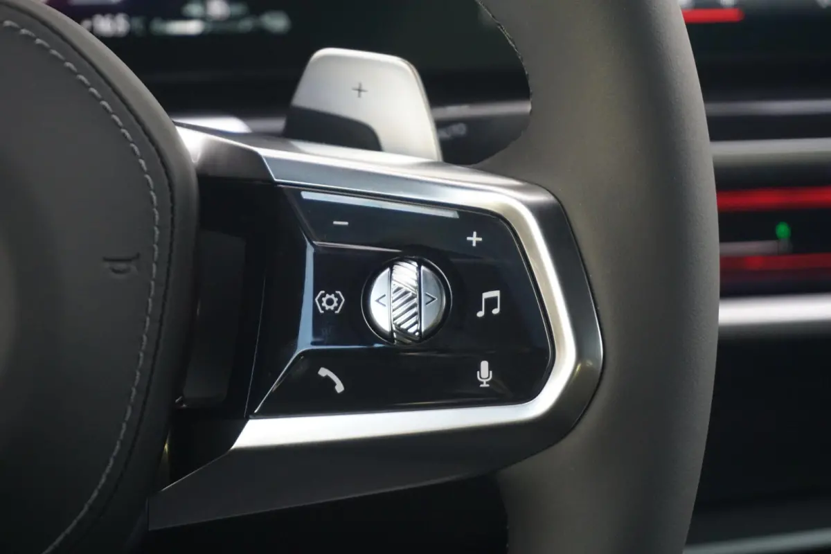 Sedan 750e xDrive Executive Drive Pro | M Sportpakket Pro | Sky Lounge | Connoisseur Pack | Bowers & Wilkins |