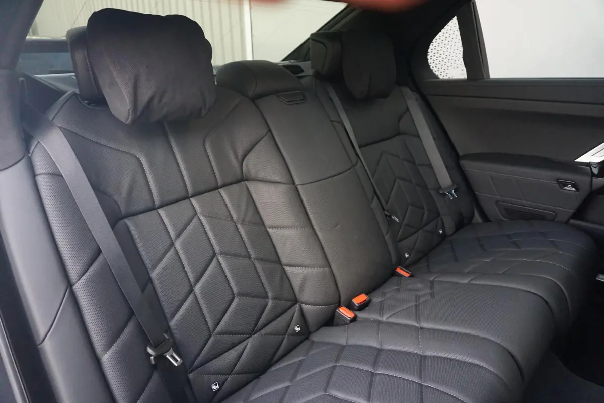 Sedan 750e xDrive Executive Drive Pro | M Sportpakket Pro | Sky Lounge | Connoisseur Pack | Bowers & Wilkins |