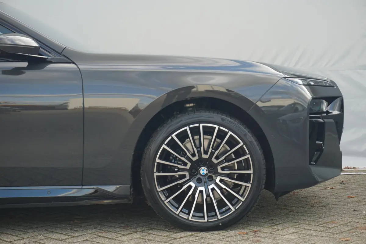 Sedan 750e xDrive Executive Drive Pro | M Sportpakket Pro | Sky Lounge | Connoisseur Pack | Bowers & Wilkins |