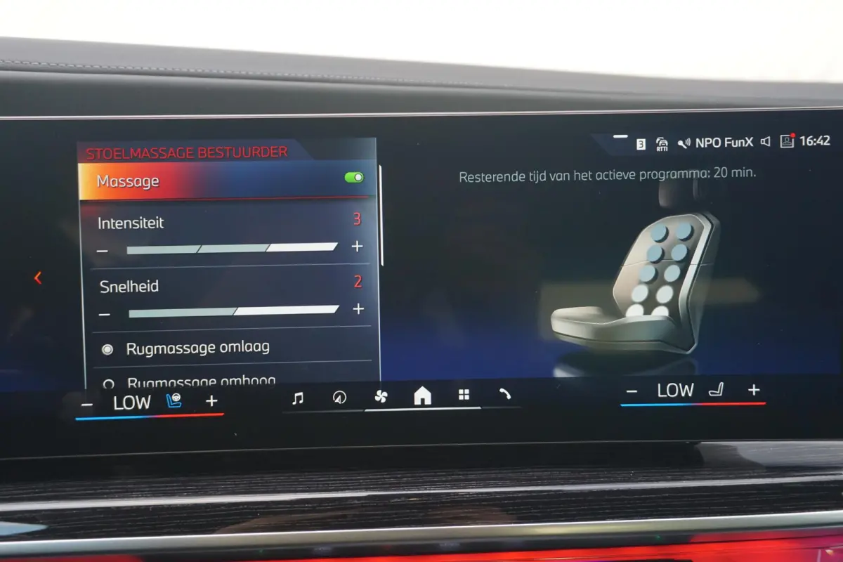 Sedan 750e xDrive Executive Drive Pro | M Sportpakket Pro | Sky Lounge | Connoisseur Pack | Bowers & Wilkins |