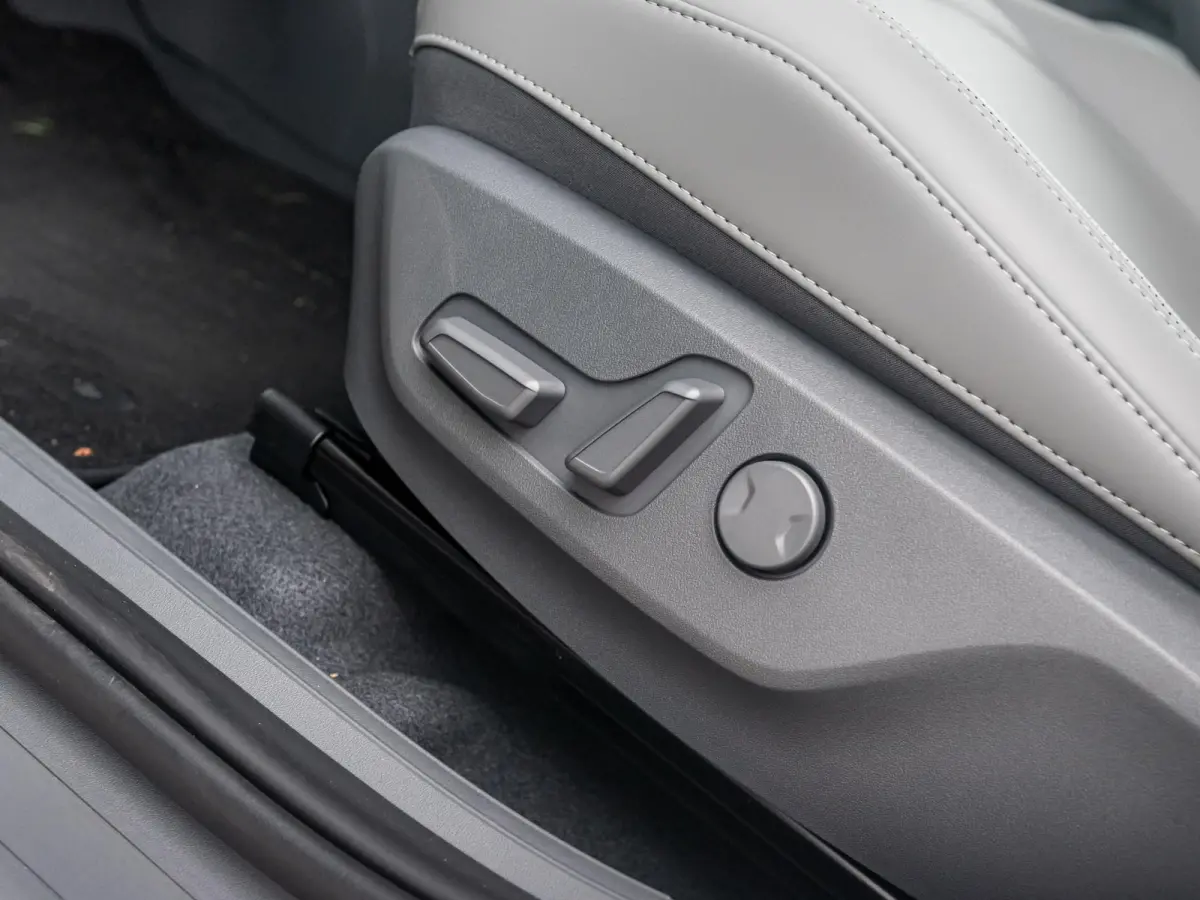 Plus Advanced 81.4 kWh l DIRECT LEVERBAAR | Schuifkanteldak | Harman en kardon | 17% bijtelling