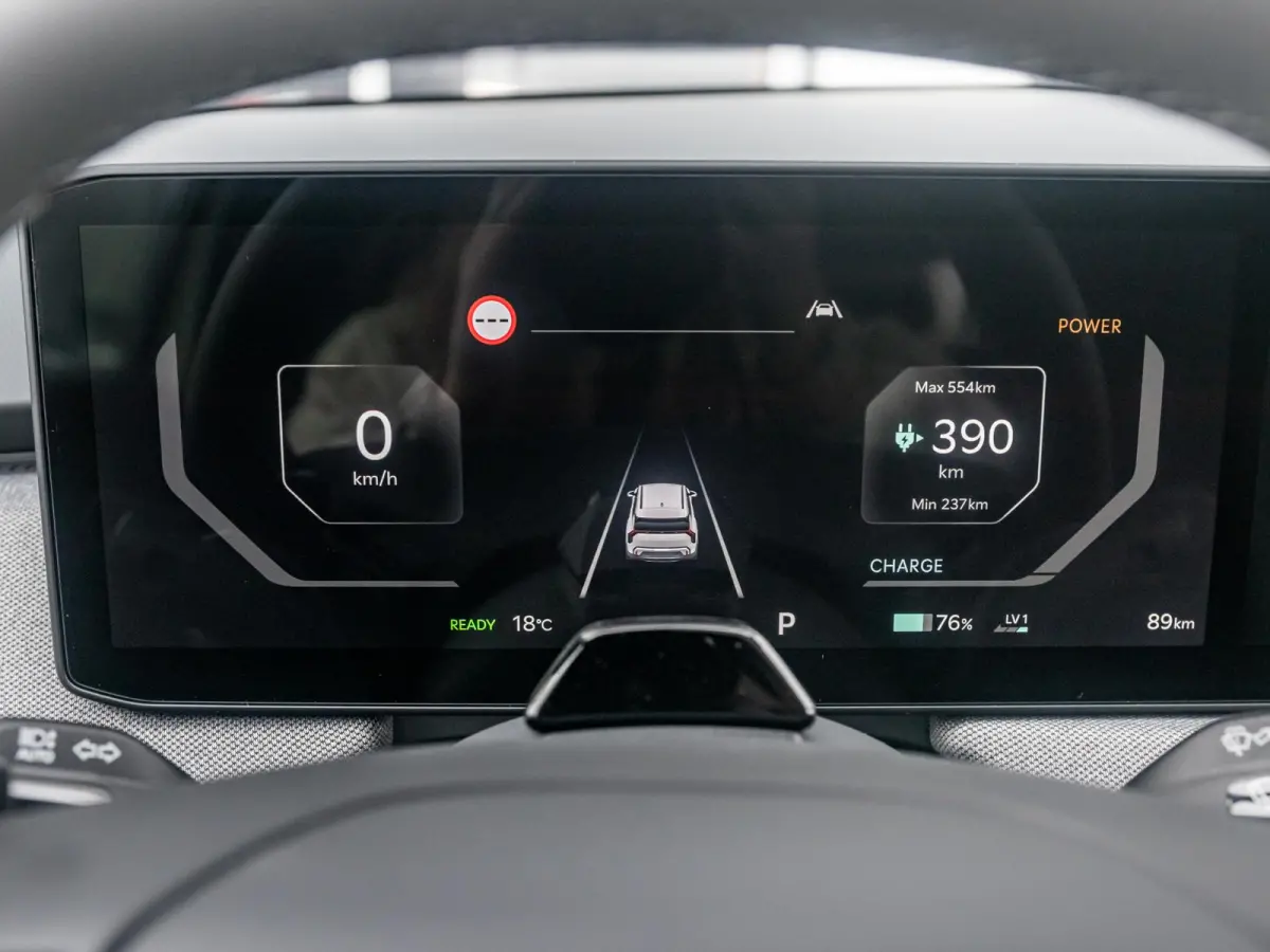 Plus Advanced 81.4 kWh l DIRECT LEVERBAAR | Schuifkanteldak | Harman en kardon | 17% bijtelling
