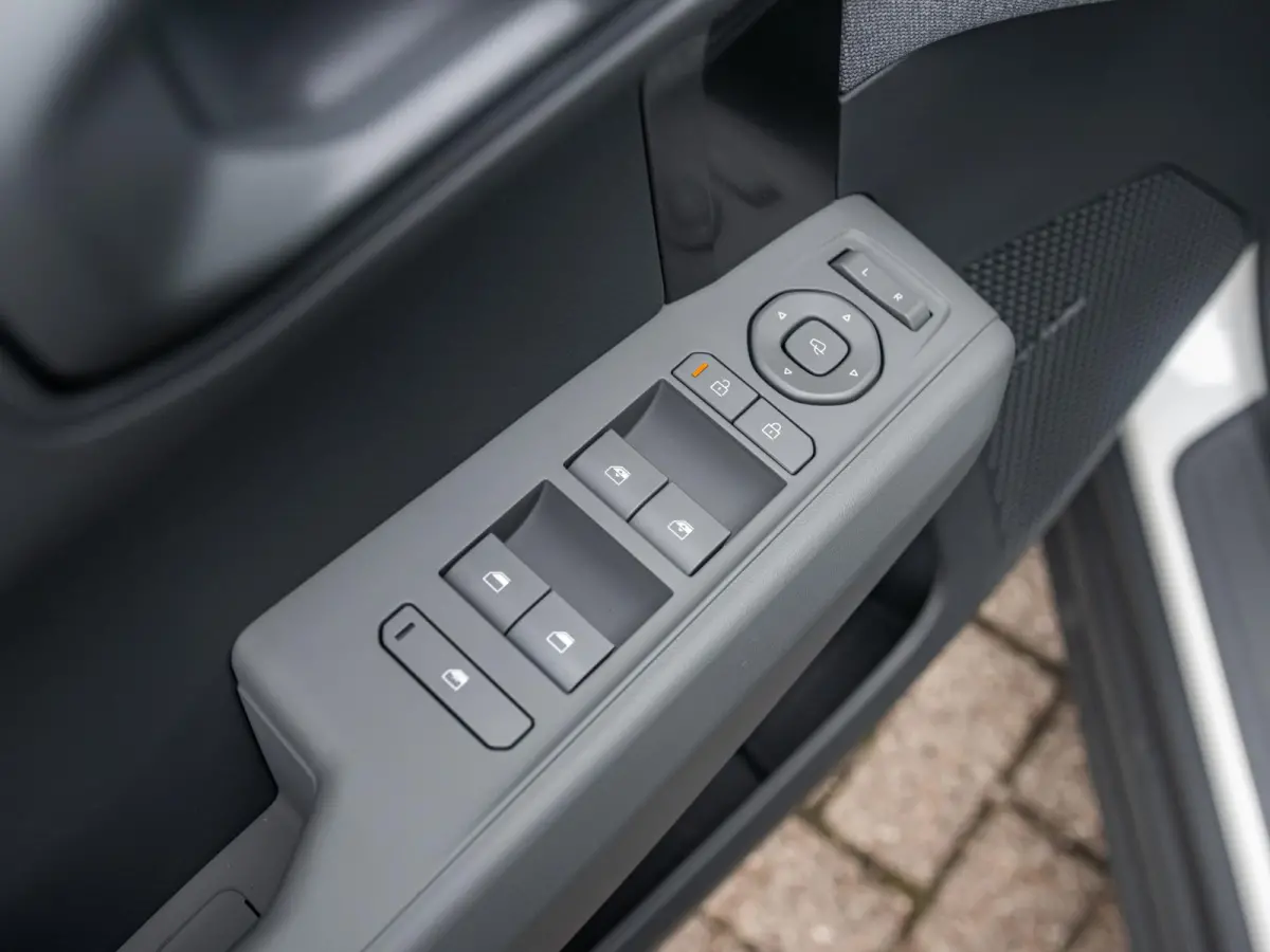 Plus Advanced 81.4 kWh l DIRECT LEVERBAAR | Schuifkanteldak | Harman en kardon | 17% bijtelling