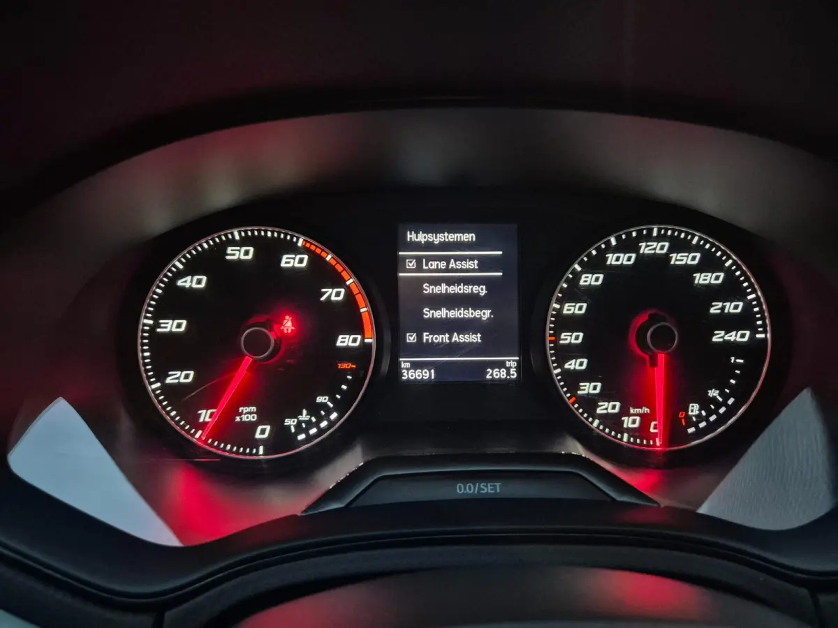 1e-Eig CarPlay Opties NAP NL Eco TSI Style Adaptieve Cruise Line Assist Navi Dealer Onderhouden