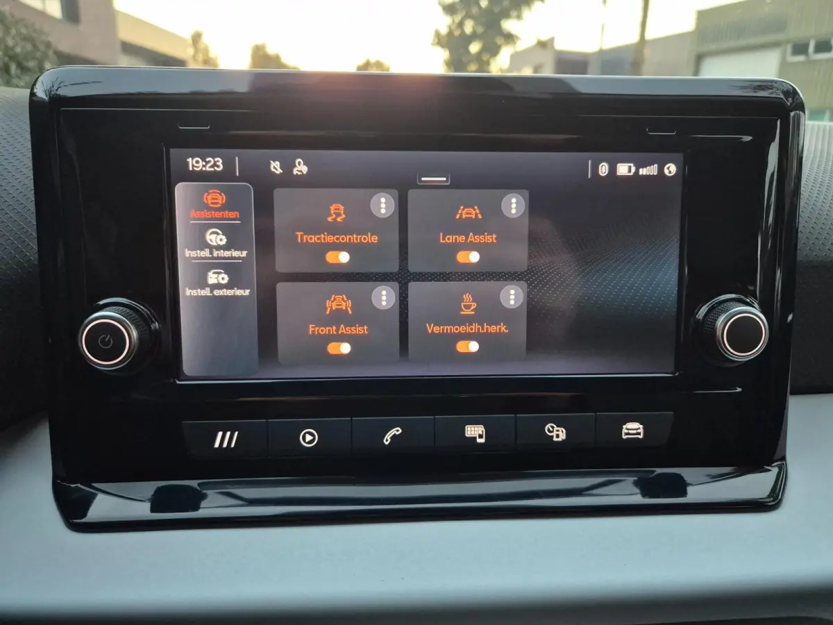 1e-Eig CarPlay Opties NAP NL Eco TSI Style Adaptieve Cruise Line Assist Navi Dealer Onderhouden