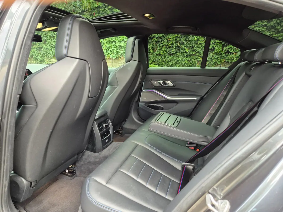 G20 330i M Edition Plus GARANTIE Android CarPlay Pano M Stoel HUD Camera NAP 1e EIG Laser Spoiler M Remmen