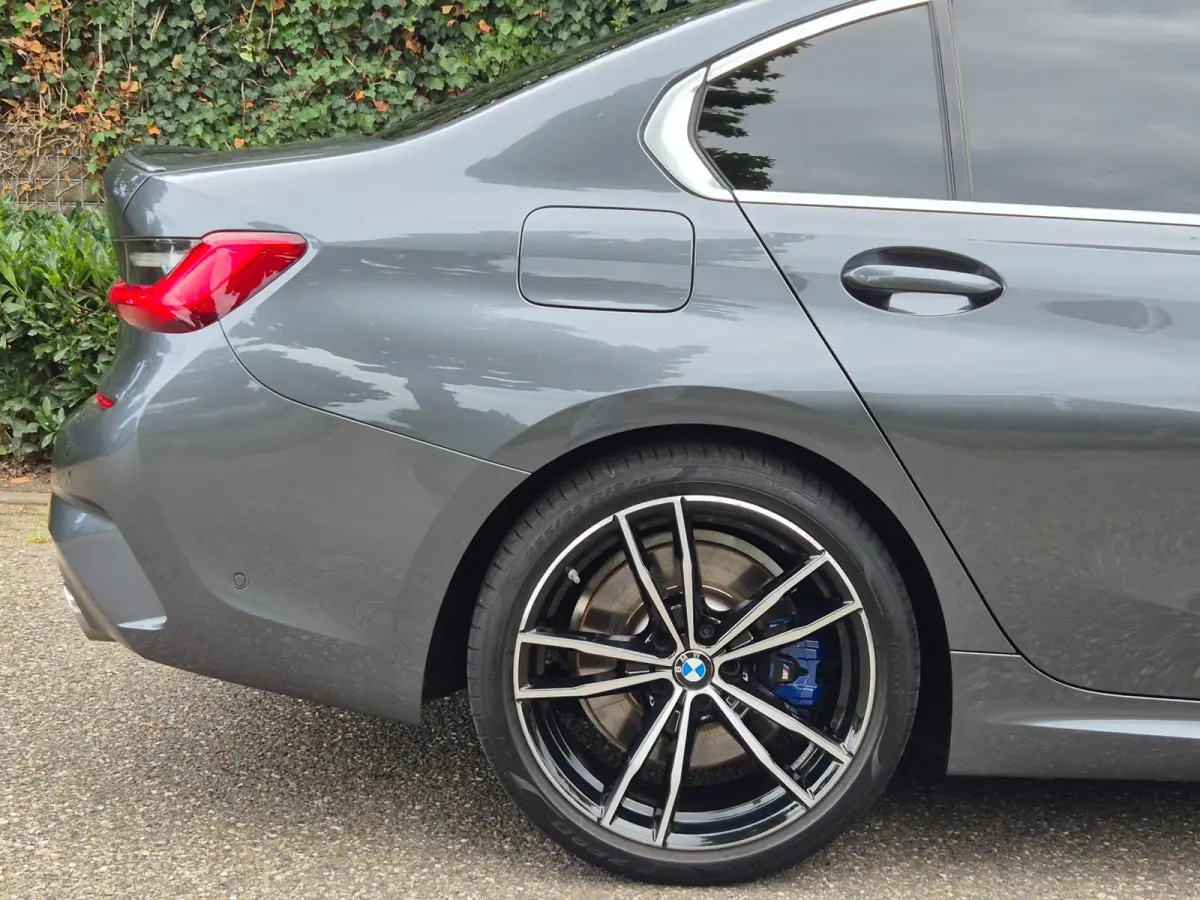 G20 330i M Edition Plus GARANTIE Android CarPlay Pano M Stoel HUD Camera NAP 1e EIG Laser Spoiler M Remmen