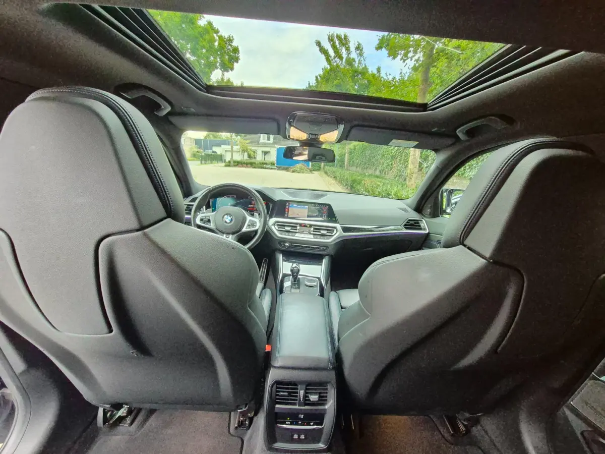 G20 330i M Edition Plus GARANTIE Android CarPlay Pano M Stoel HUD Camera NAP 1e EIG Laser Spoiler M Remmen