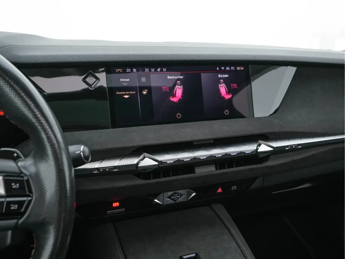 1.6 Performance-Line+ PureTech (INCL-BTW) Aut. *PANO | LEATHER-MICROFIBRE | FULL-LED | HEATED-SPORTSEATS | DIGI-COCKPIT | KEYLESS | CAMERA | LANE-ASSIST | CARPLAY | ECC | SHIFTPADDLES | PDC 