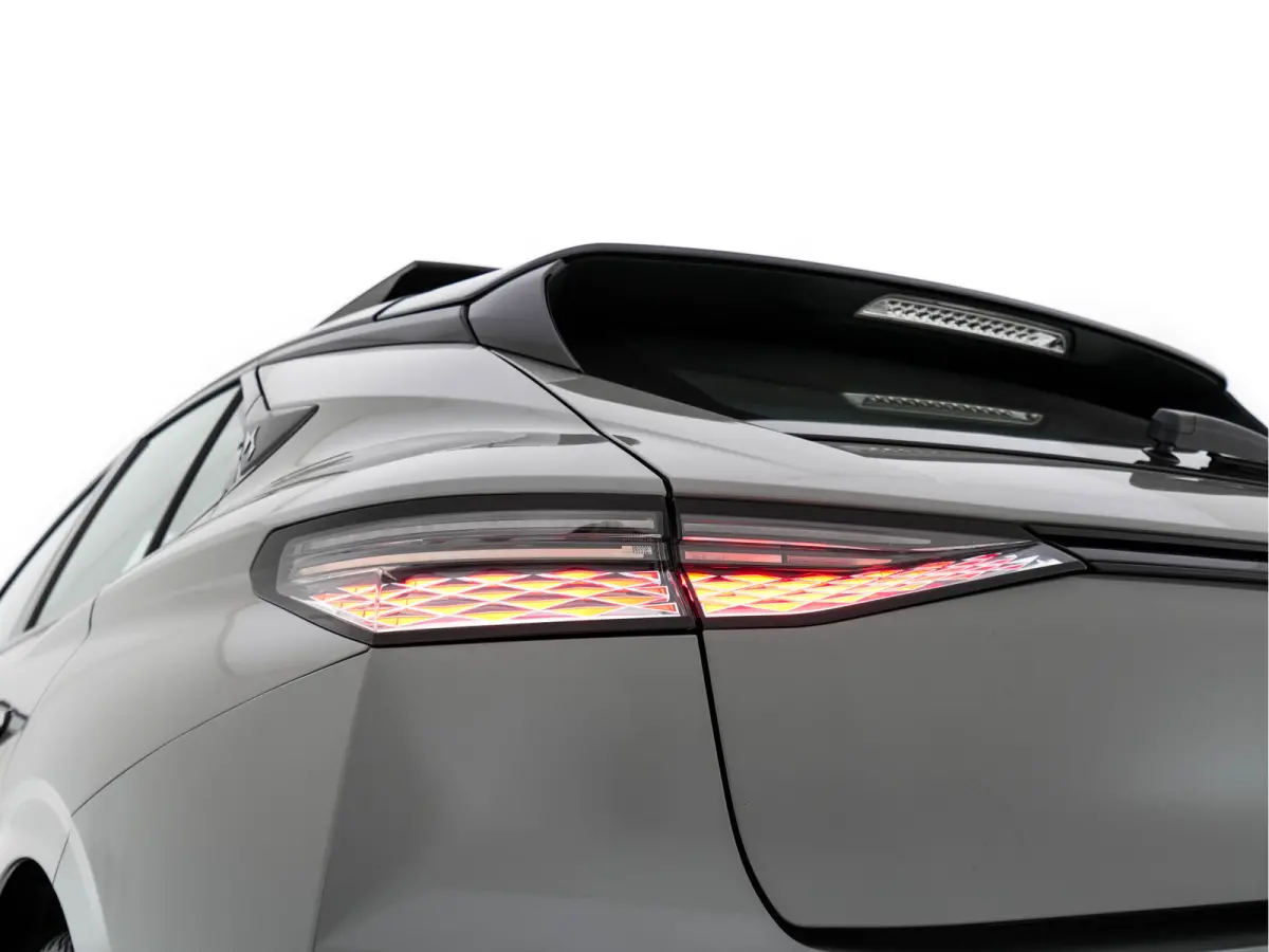 1.6 Performance-Line+ PureTech (INCL-BTW) Aut. *PANO | LEATHER-MICROFIBRE | FULL-LED | HEATED-SPORTSEATS | DIGI-COCKPIT | KEYLESS | CAMERA | LANE-ASSIST | CARPLAY | ECC | SHIFTPADDLES | PDC 