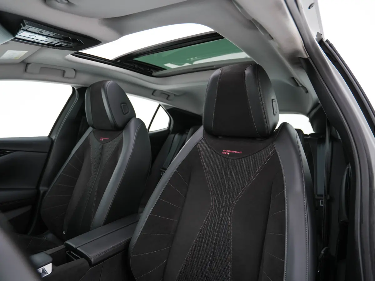 1.6 Performance-Line+ PureTech (INCL-BTW) Aut. *PANO | LEATHER-MICROFIBRE | FULL-LED | HEATED-SPORTSEATS | DIGI-COCKPIT | KEYLESS | CAMERA | LANE-ASSIST | CARPLAY | ECC | SHIFTPADDLES | PDC 