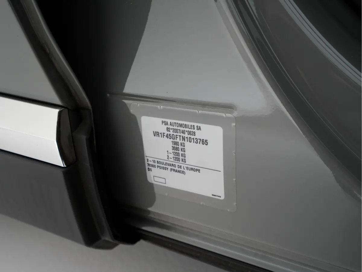 1.6 Performance-Line+ PureTech (INCL-BTW) Aut. *PANO | LEATHER-MICROFIBRE | FULL-LED | HEATED-SPORTSEATS | DIGI-COCKPIT | KEYLESS | CAMERA | LANE-ASSIST | CARPLAY | ECC | SHIFTPADDLES | PDC 