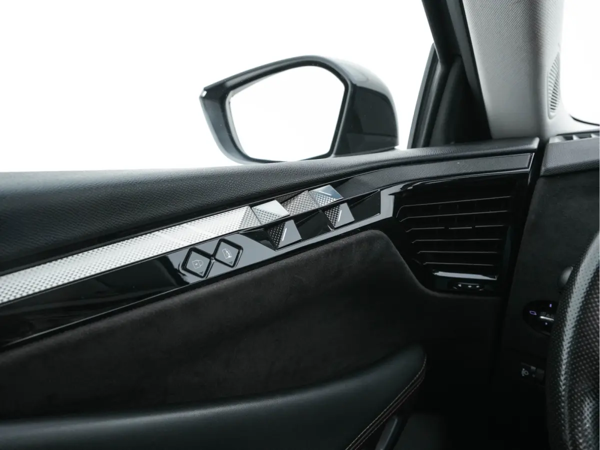 1.6 Performance-Line+ PureTech (INCL-BTW) Aut. *PANO | LEATHER-MICROFIBRE | FULL-LED | HEATED-SPORTSEATS | DIGI-COCKPIT | KEYLESS | CAMERA | LANE-ASSIST | CARPLAY | ECC | SHIFTPADDLES | PDC 