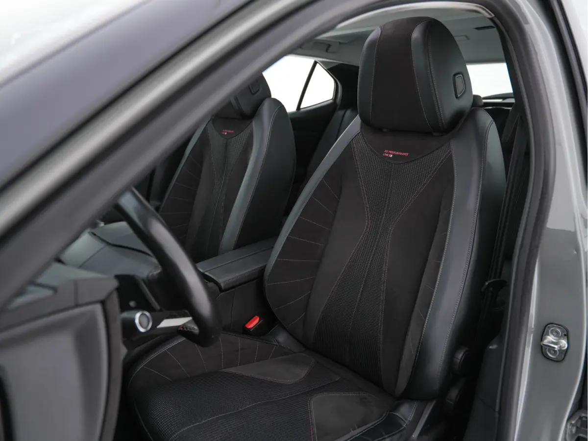 1.6 Performance-Line+ PureTech (INCL-BTW) Aut. *PANO | LEATHER-MICROFIBRE | FULL-LED | HEATED-SPORTSEATS | DIGI-COCKPIT | KEYLESS | CAMERA | LANE-ASSIST | CARPLAY | ECC | SHIFTPADDLES | PDC 