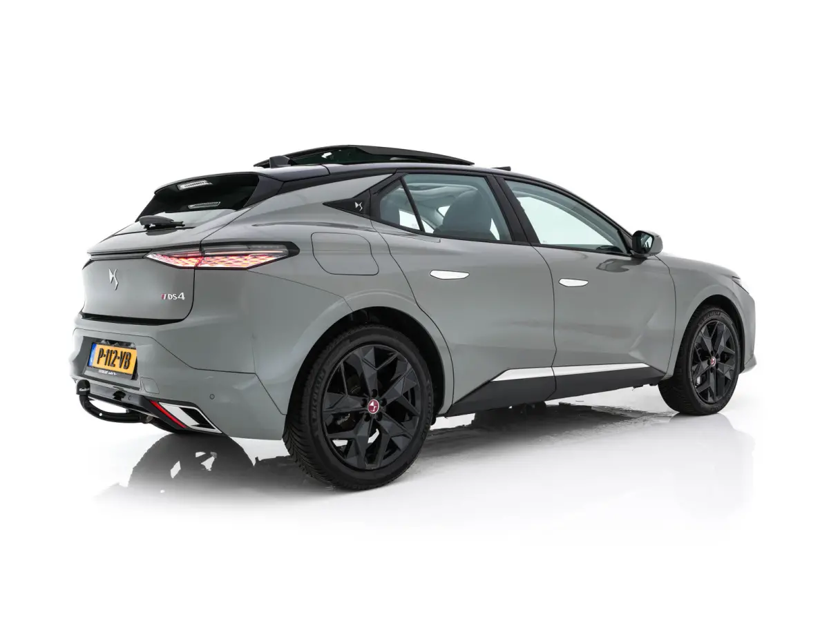 1.6 Performance-Line+ PureTech (INCL-BTW) Aut. *PANO | LEATHER-MICROFIBRE | FULL-LED | HEATED-SPORTSEATS | DIGI-COCKPIT | KEYLESS | CAMERA | LANE-ASSIST | CARPLAY | ECC | SHIFTPADDLES | PDC 