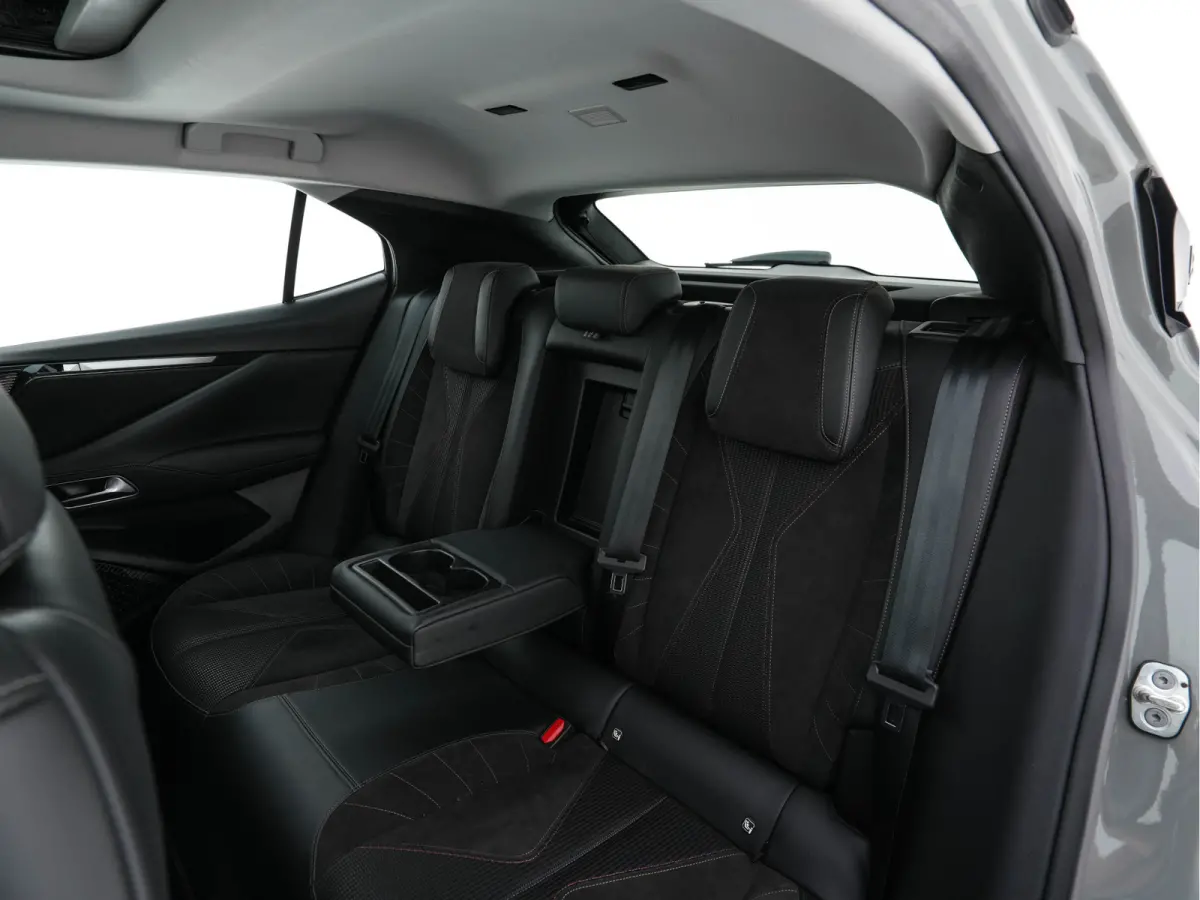 1.6 Performance-Line+ PureTech (INCL-BTW) Aut. *PANO | LEATHER-MICROFIBRE | FULL-LED | HEATED-SPORTSEATS | DIGI-COCKPIT | KEYLESS | CAMERA | LANE-ASSIST | CARPLAY | ECC | SHIFTPADDLES | PDC 