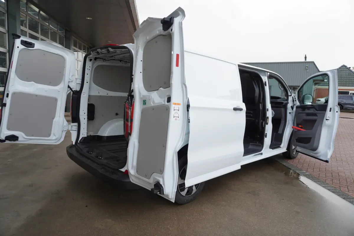 340 L2H1 136PK Trend 65 kWh Elektrisch Nr. V220 | Airco | Cruise | Apple CP-Android | Camera