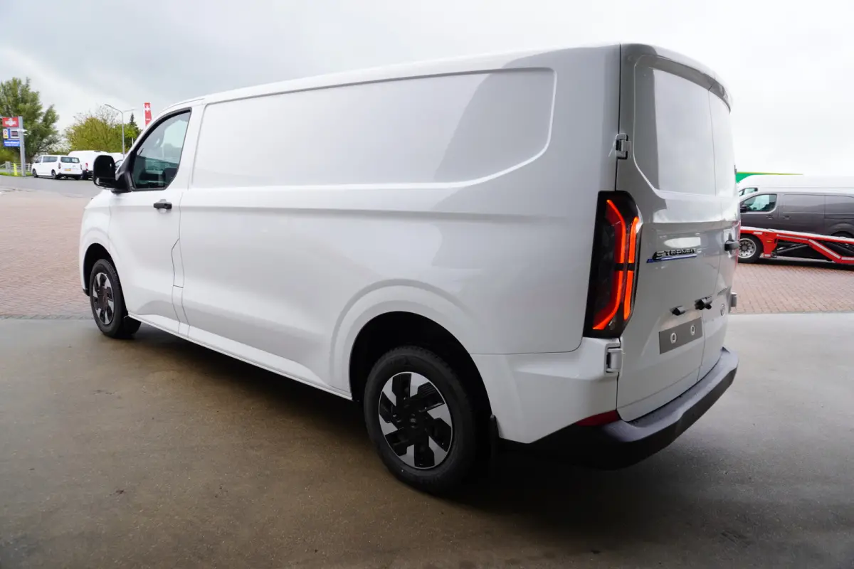 340 L2H1 136PK Trend 65 kWh Elektrisch Nr. V220 | Airco | Cruise | Apple CP-Android | Camera
