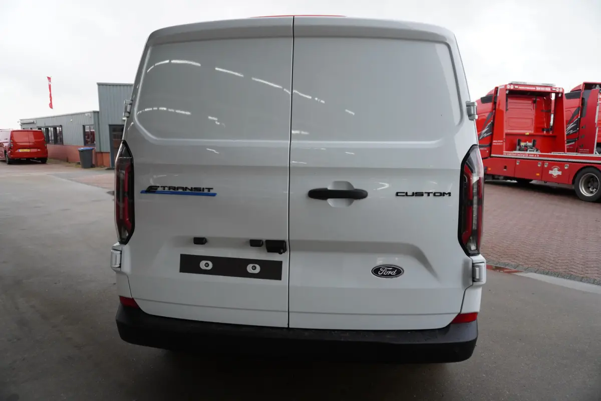 340 L2H1 136PK Trend 65 kWh Elektrisch Nr. V220 | Airco | Cruise | Apple CP-Android | Camera