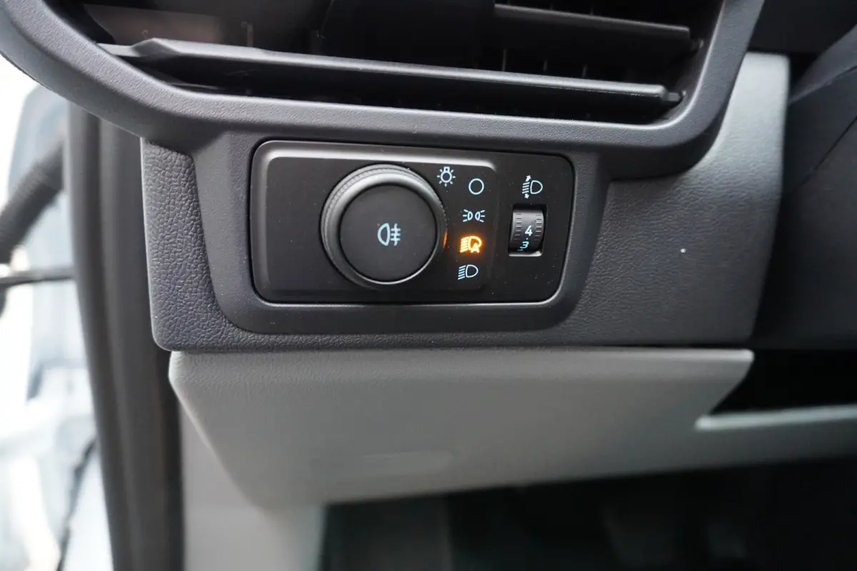 Cust. 340 L2H1 136PK Trend 65 kWh Elektrisch Nr. V046 | Airco | Cruise | Apple CP-Android | Camera