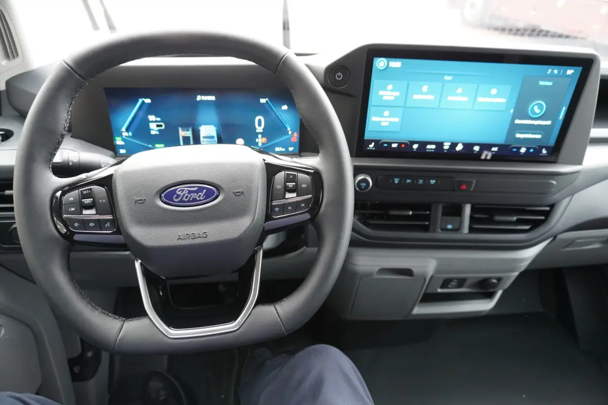 Cust. 340 L2H1 136PK Trend 65 kWh Elektrisch Nr. V046 | Airco | Cruise | Apple CP-Android | Camera