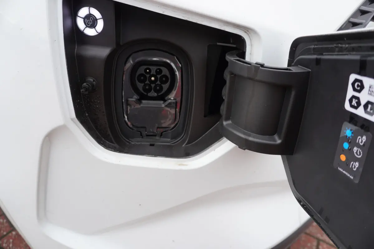 Cust. 340 L2H1 136PK Trend 65 kWh Elektrisch Nr. V046 | Airco | Cruise | Apple CP-Android | Camera