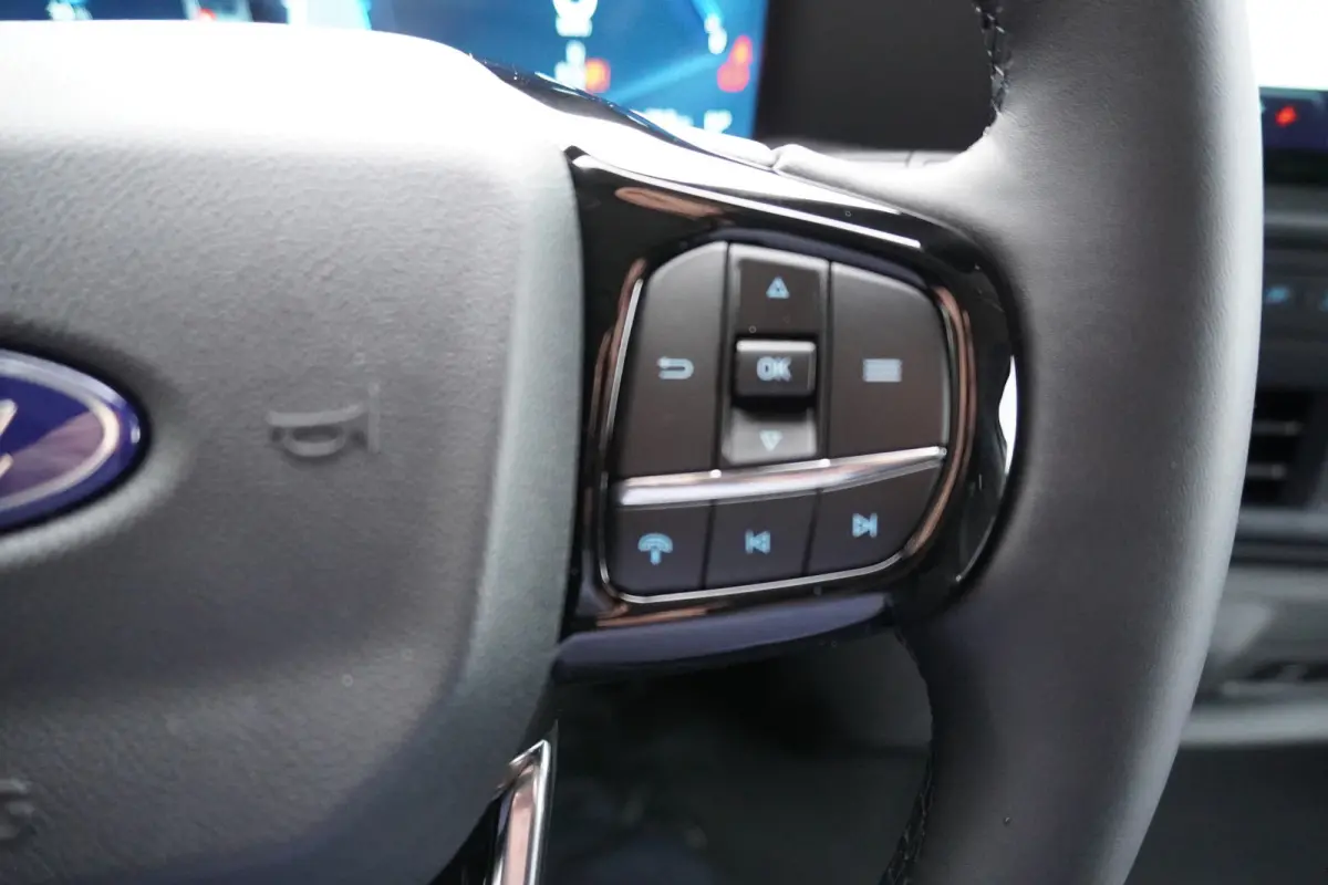 Cust. 340 L2H1 136PK Trend 65 kWh Elektrisch Nr. V046 | Airco | Cruise | Apple CP-Android | Camera