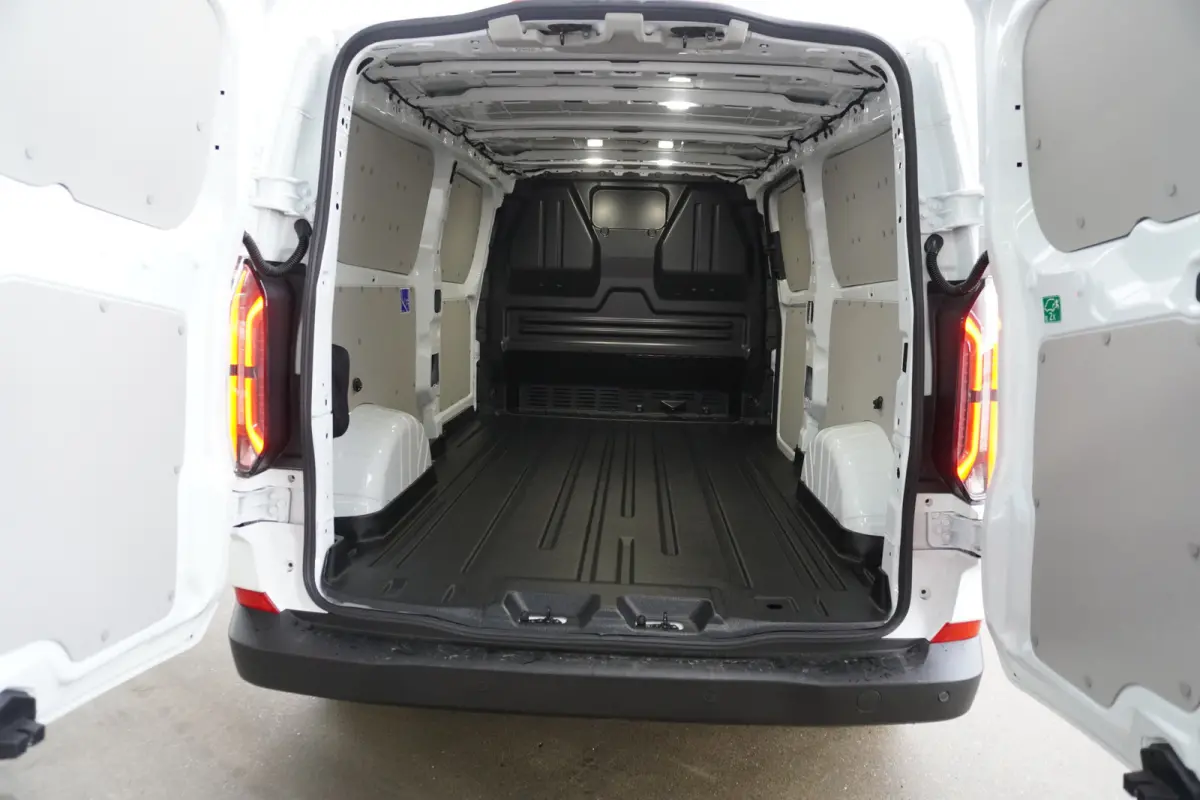 Cust. 340 L2H1 136PK Trend 65 kWh Elektrisch Nr. V046 | Airco | Cruise | Apple CP-Android | Camera