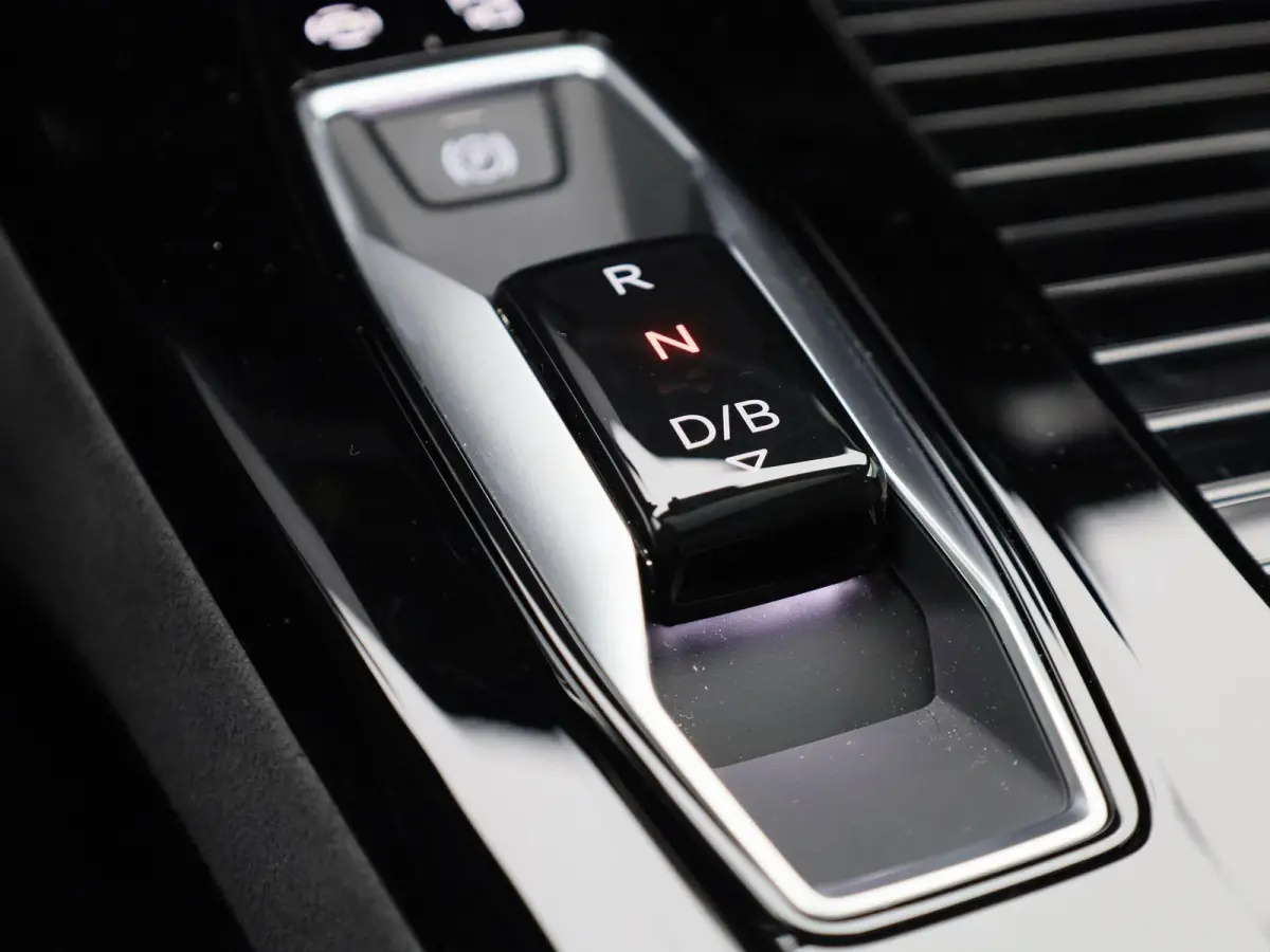 S edition performance 100 kWh | Demo | Automaat | Navigatie | 360 Camera | Panoramadak | Adaptive Cruise Control | S-line | Lichtmetalen velgen |