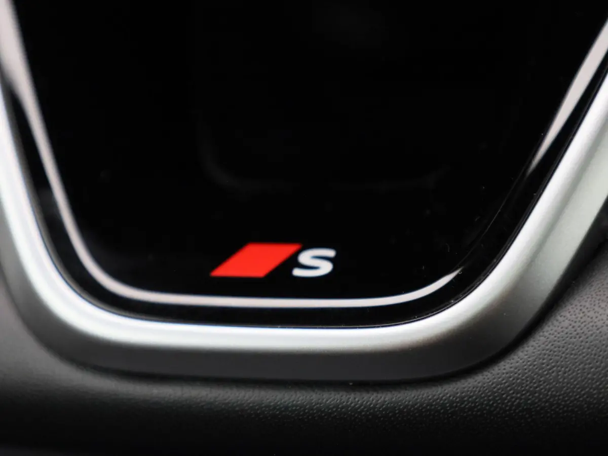 S edition performance 100 kWh | Demo | Automaat | Navigatie | 360 Camera | Panoramadak | Adaptive Cruise Control | S-line | Lichtmetalen velgen |
