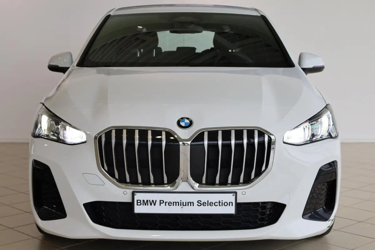 220i | M Sportpakket | Parkeersensoren | Achteruitrij Camera